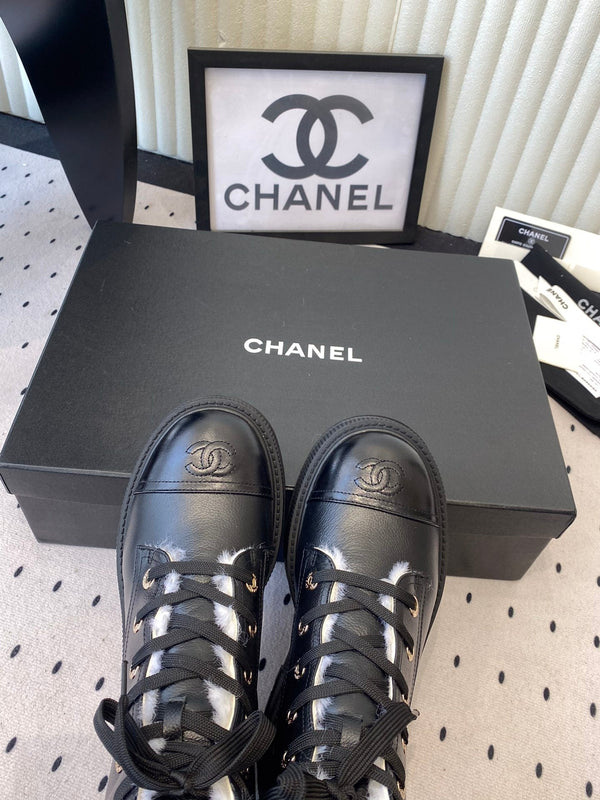 Bottes cloutées plateforme en cuir noir doublées fourrure CC 611709