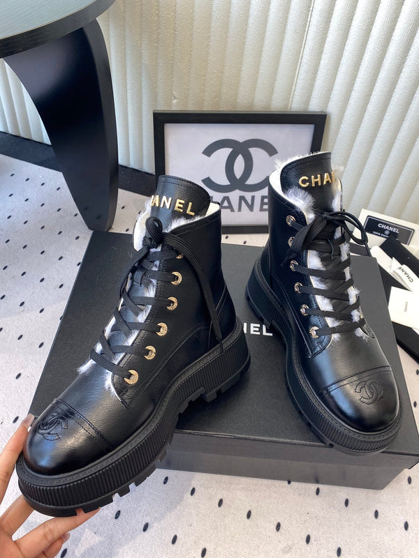 Bottes cloutées plateforme en cuir noir doublées fourrure CC 611709