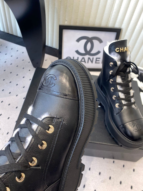 Bottes cloutées plateforme en cuir noir doublées fourrure CC 611709