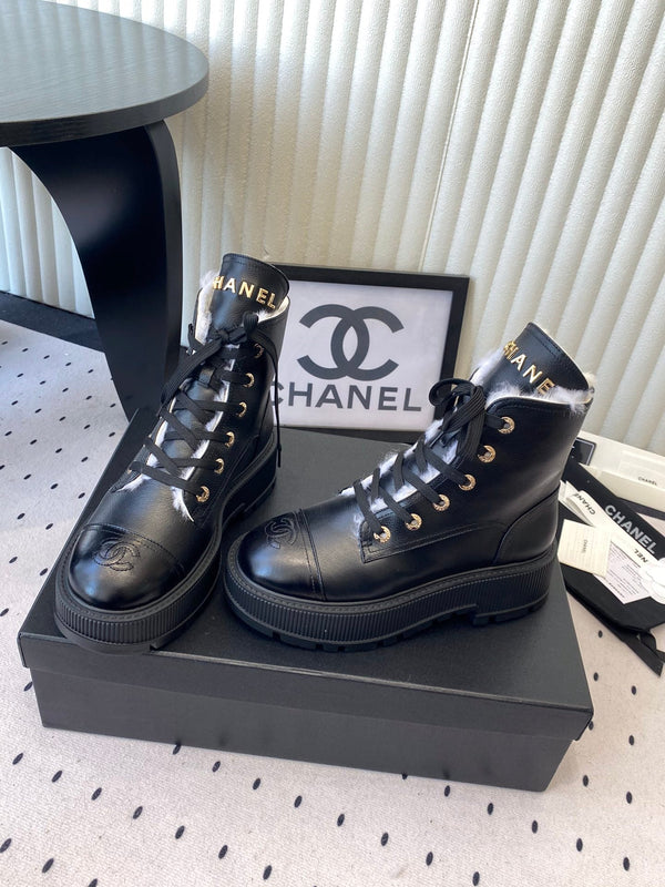 Bottes cloutées plateforme en cuir noir doublées fourrure CC 611709