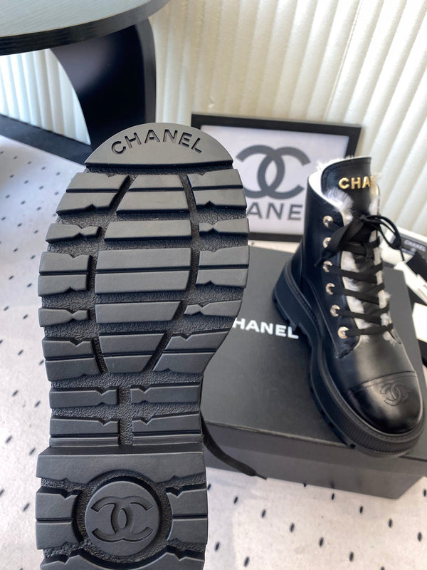 Bottes cloutées plateforme en cuir noir doublées fourrure CC 611709
