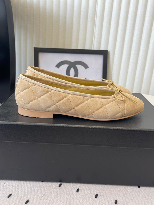 Ballerines CC jaunes en suède 611697