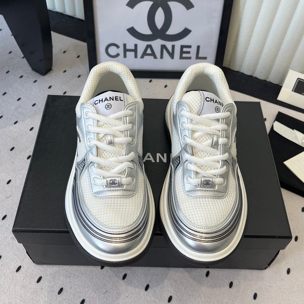 CC Sneaker Blanc Argent Métallisé en Cuir de Vachette 611669