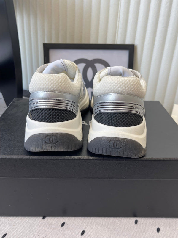 CC Sneaker Blanc Argent Métallisé en Cuir de Vachette 611669