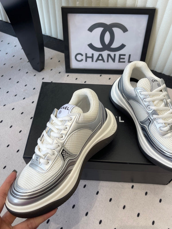 CC Sneaker Blanc Argent Métallisé en Cuir de Vachette 611669