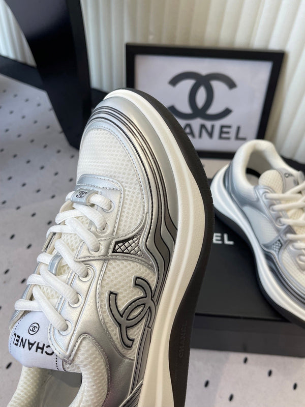 CC Sneaker Blanc Argent Métallisé en Cuir de Vachette 611669