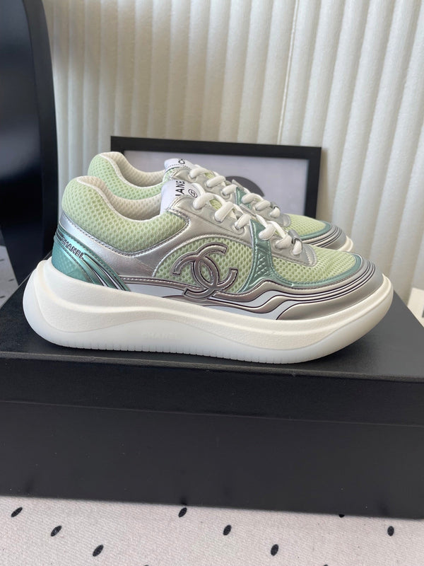 CC Sneaker Vert Argent Métallisé en Cuir de vachette 611666