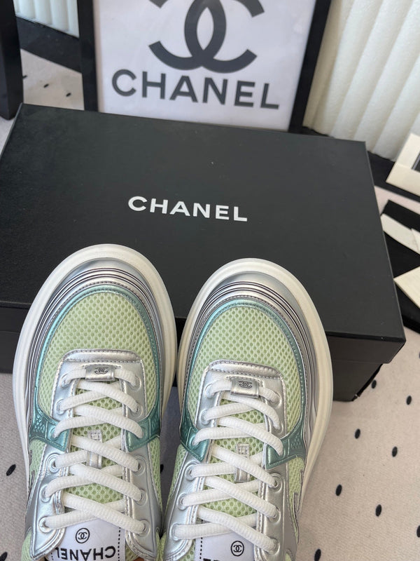 CC Sneaker Vert Argent Métallisé en Cuir de vachette 611666
