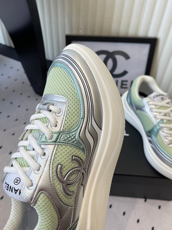 CC Sneaker Vert Argent Métallisé en Cuir de vachette 611666