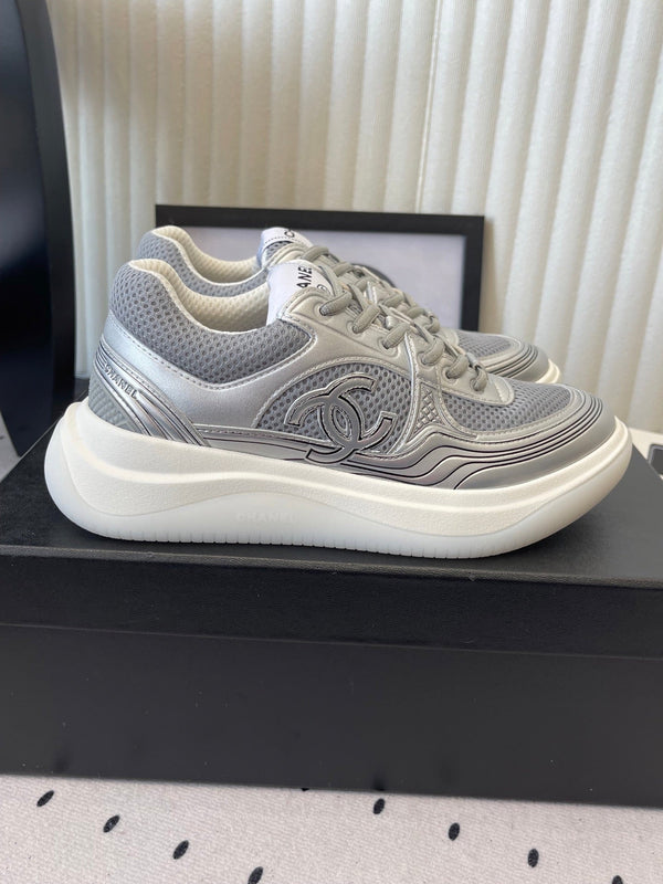 CC Sneaker Métallisé Argent en Cuir de Vachette 611664