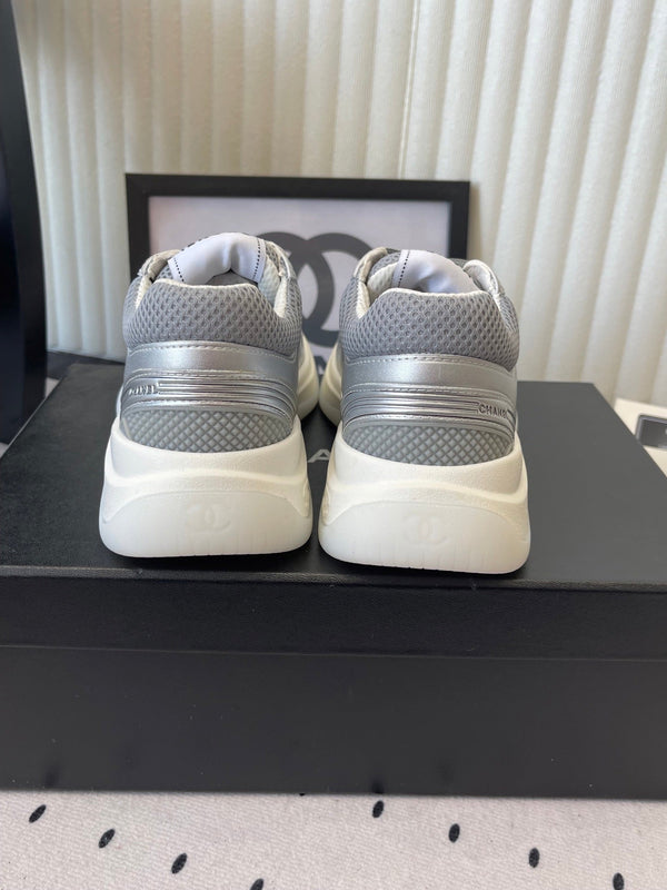 CC Sneaker Métallisé Argent en Cuir de Vachette 611664