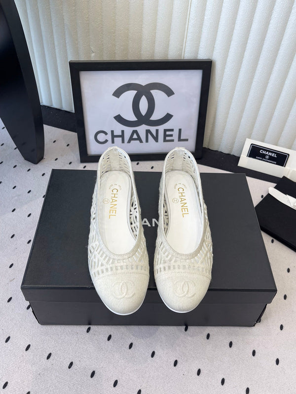 Ballerines Chanel blanches en raphia tressé 611582