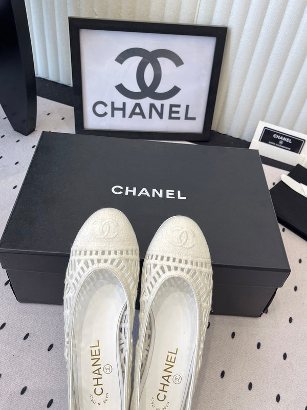 Ballerines Chanel blanches en raphia tressé 611582