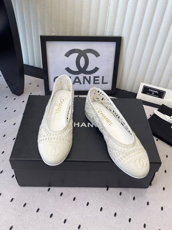 Ballerines Chanel blanches en raphia tressé 611582