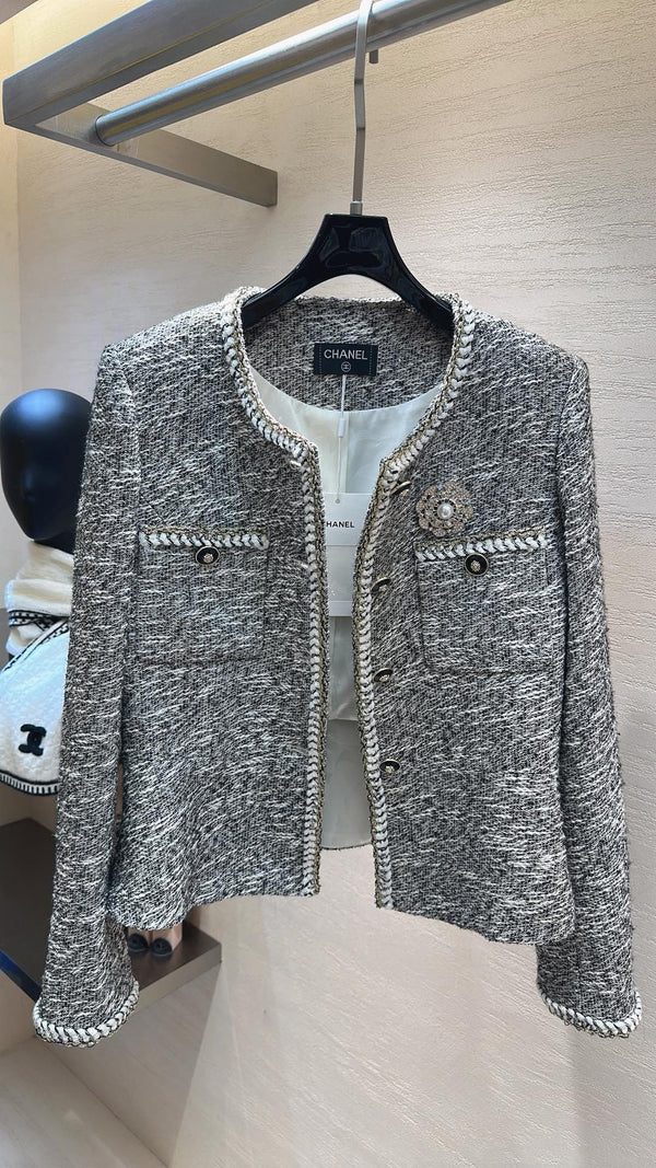 VESTE CLASSIQUE ÉLÉGANTE GRIS EN TWEED CHANEL