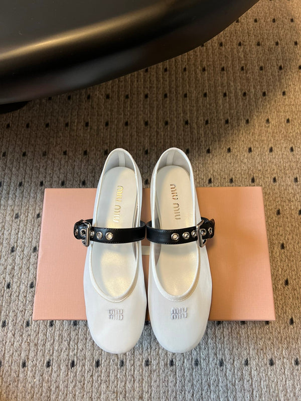 Miu Miu Women's Bow-Decorated Ballet Flats White in Mesh 614702