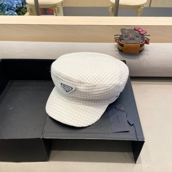 Prada Élégant Chapeau en Laine Tricotée Blanche 125658