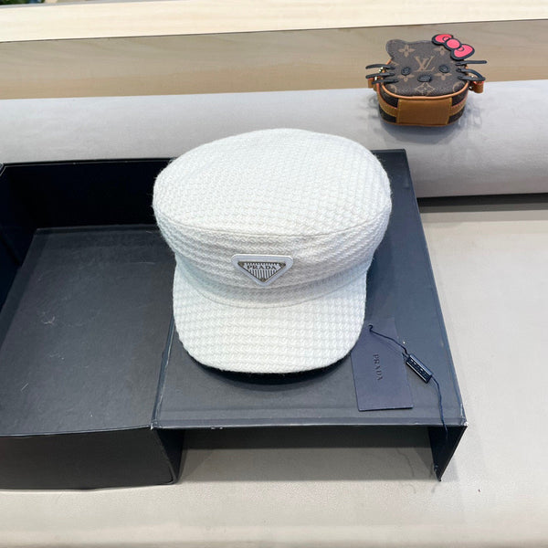 Prada Élégant Chapeau en Laine Tricotée Blanche 125658