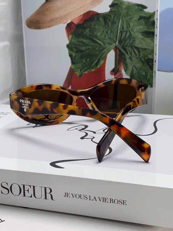 Lunettes de soleil Prada 18