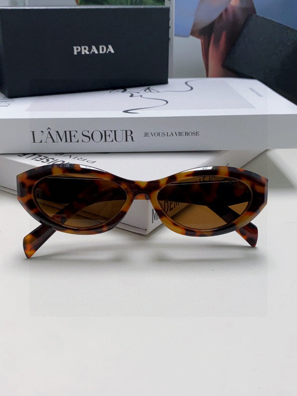 Lunettes de soleil Prada 18