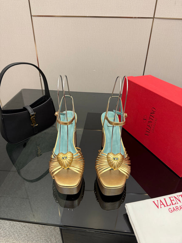 VALENTINO Classic Sandals Gold in Sheepskin 629540