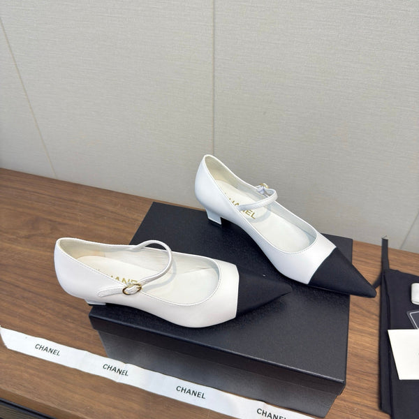 Chanel 26 Pointed-Toe Low Heel 25 Mary Janes White Black in Cowhide Fabric 632187