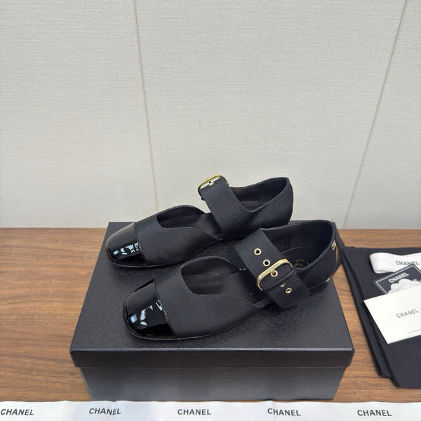Chanel 26 Mary Jane Plat Noir en Tissu Cuir 632184