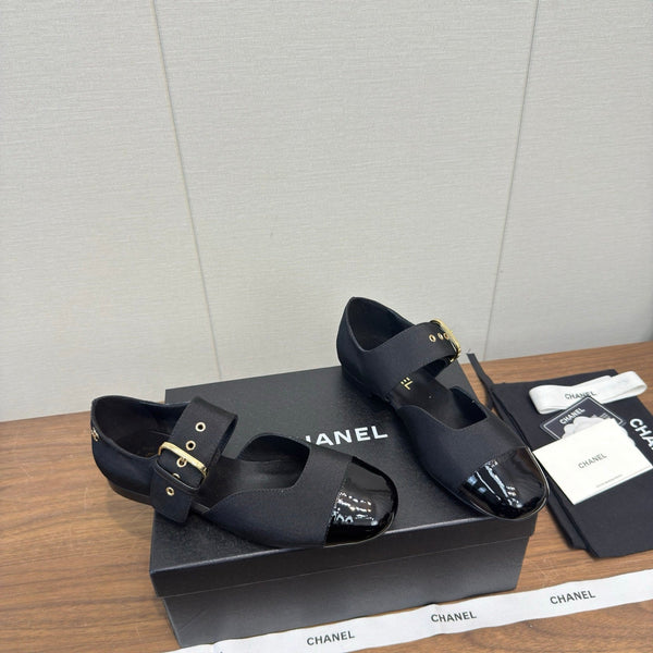 Chanel 26 Mary Jane Plat Noir en Tissu Cuir 632184