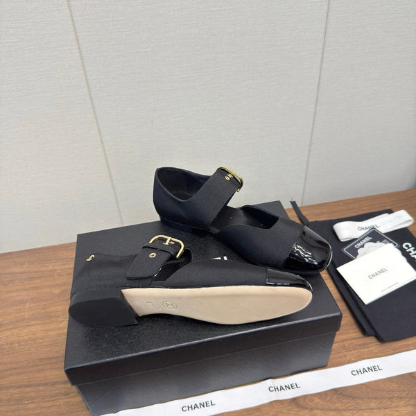 Chanel 26 Mary Jane Plat Noir en Tissu Cuir 632184