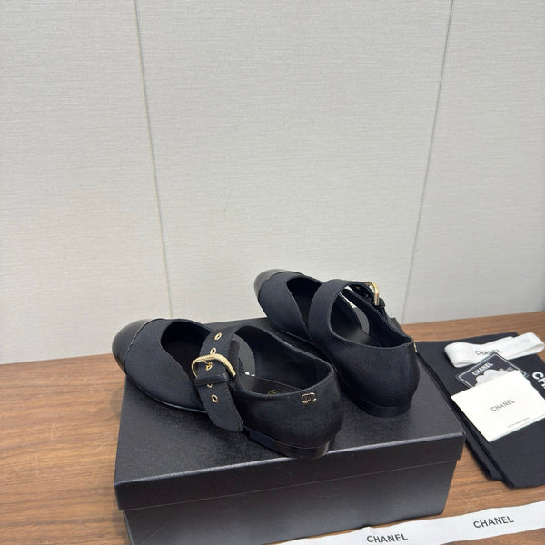 Chanel 26 Mary Jane Plat Noir en Tissu Cuir 632184