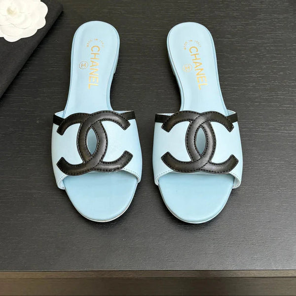 Chanel Sandale Plate 2026 Cuir de Vachette Bleu Clair Noir