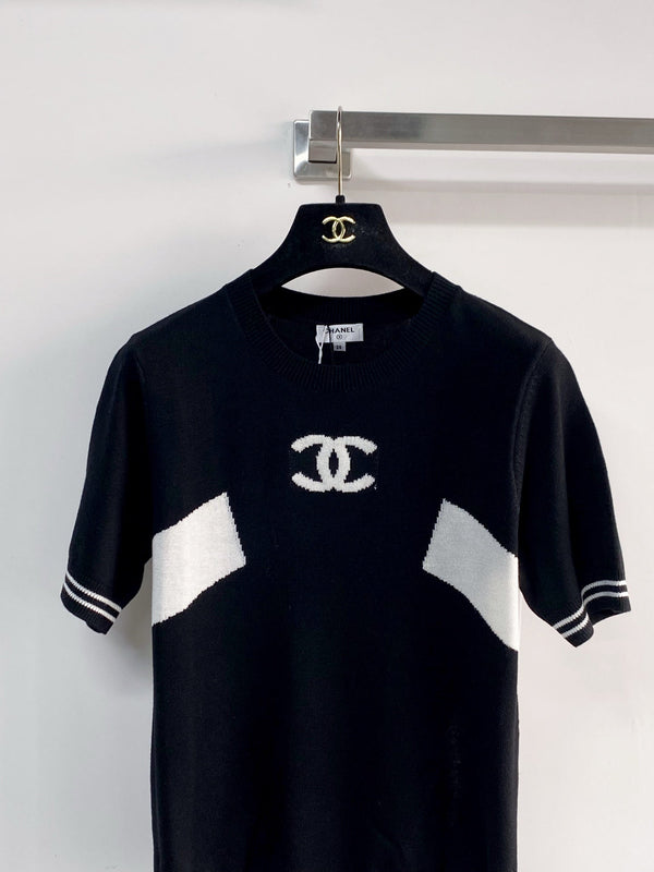 Chanel  Short-Sleeve T-Shirt Black in Wool 153740