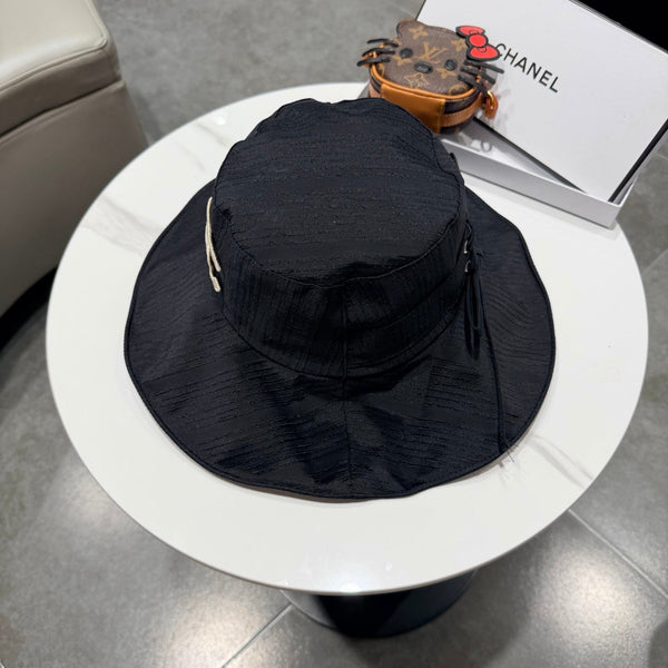 Bob Chanel à large bord noir en tissu 192257