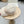 Casquette de baseball Chanel avec chaîne beige en tissu 192200