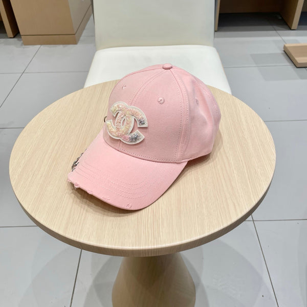 Casquette Chanel en tissu rose avec chaîne 192197
