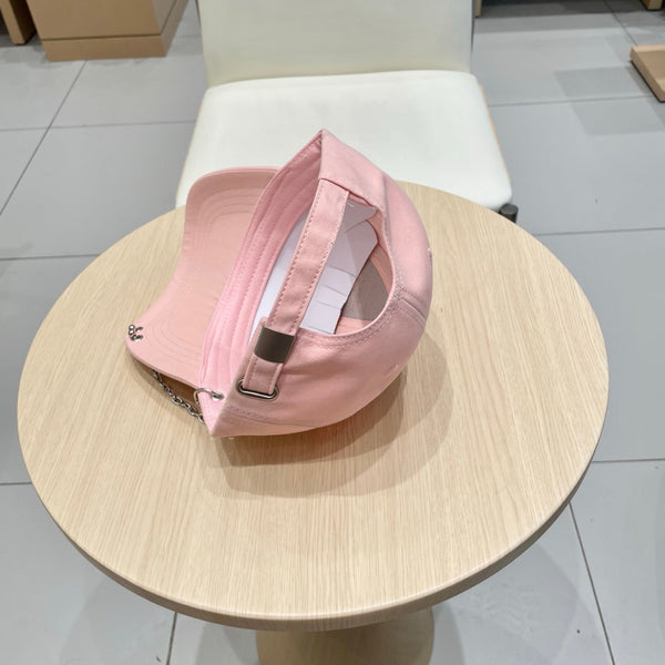 Casquette Chanel en tissu rose avec chaîne 192197