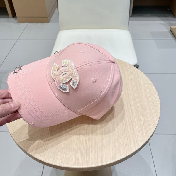 Casquette Chanel en tissu rose avec chaîne 192197