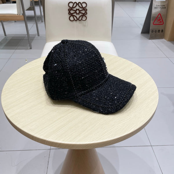 Casquette Chanel en Tissu Noir avec Perles Lourdes 192120