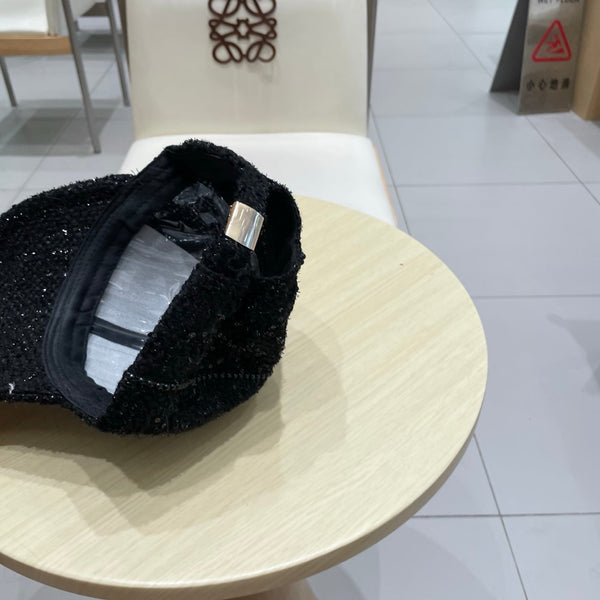 Casquette Chanel en Tissu Noir avec Perles Lourdes 192120