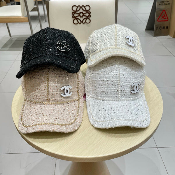 Casquette de baseball Chanel en toile blanc cassé ornée de perles 192119