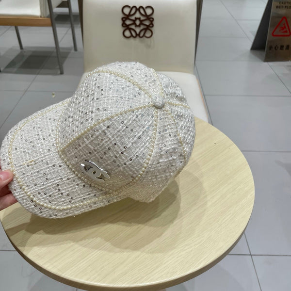Casquette de baseball Chanel en toile blanc cassé ornée de perles 192119