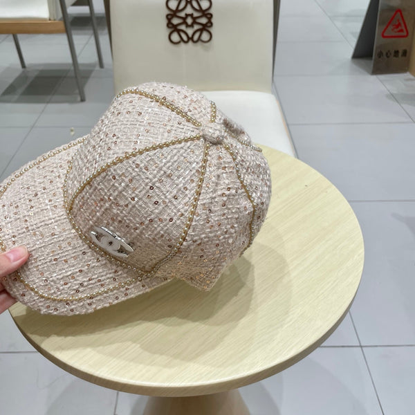 Casquette de baseball Chanel en tissu rose clair à grosses perles 192118