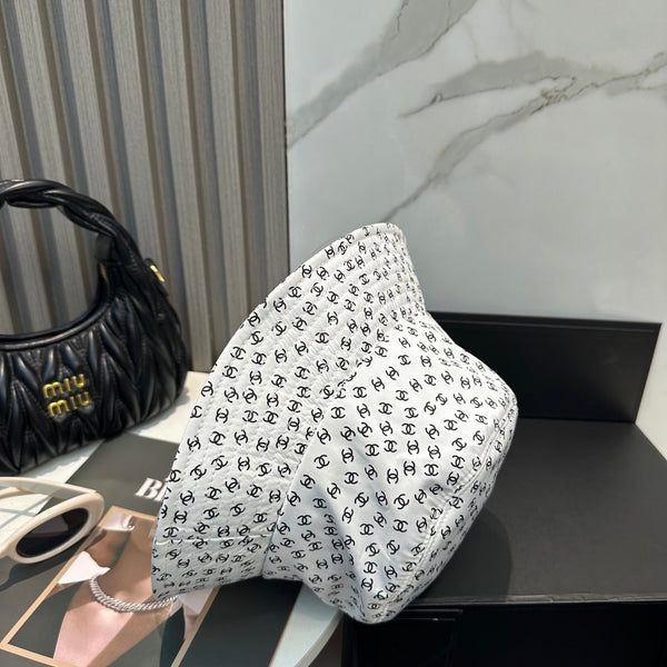 Bob Chanel blanc en tissu 192004