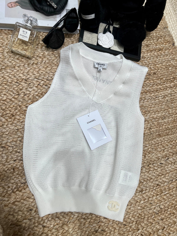 Gilet en maille d'inspiration Chanel blanc en résille 161797