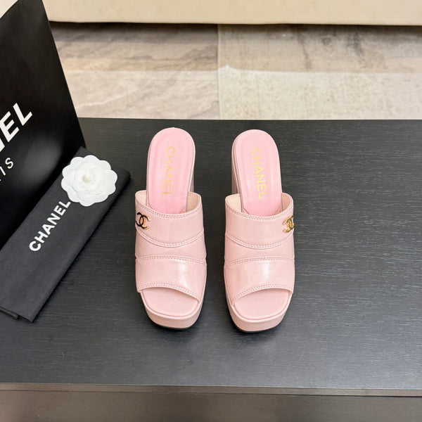 Sandales Chanel 2026 de défilé à plateforme et talons hauts de 12,5 cm roses en cuir de vachette 673057