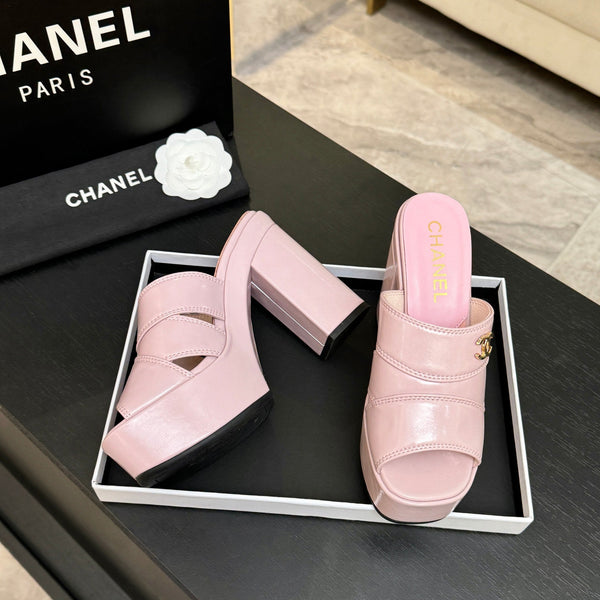 Sandales Chanel 2026 de défilé à plateforme et talons hauts de 12,5 cm roses en cuir de vachette 673057