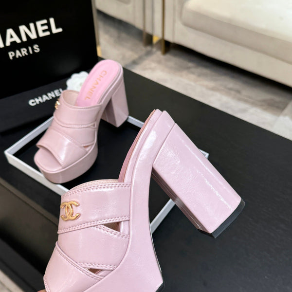 Sandales Chanel 2026 de défilé à plateforme et talons hauts de 12,5 cm roses en cuir de vachette 673057