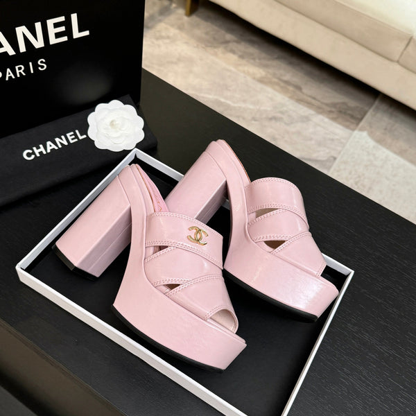 Sandales Chanel 2026 de défilé à plateforme et talons hauts de 12,5 cm roses en cuir de vachette 673057