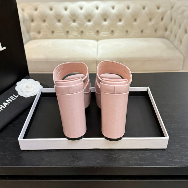 Sandales Chanel 2026 de défilé à plateforme et talons hauts de 12,5 cm roses en cuir de vachette 673057