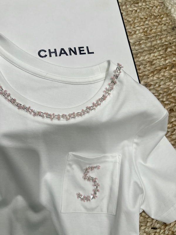 T-shirt Chanel 25SS assorti de strass blanc en coton 161779